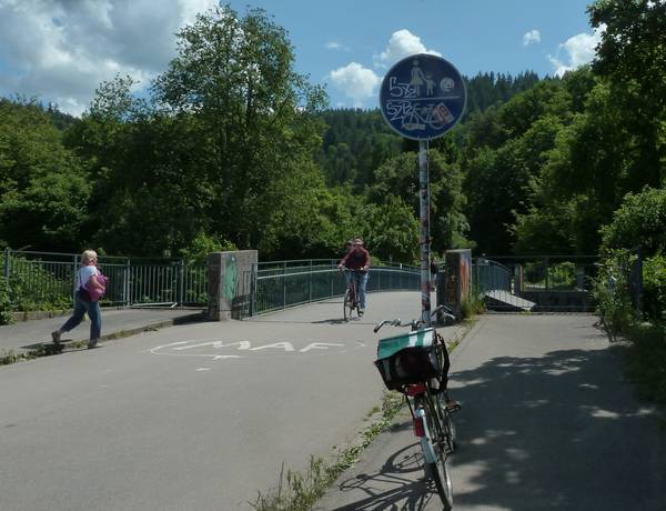 Treffpunkt: Brücke in den Sternwald